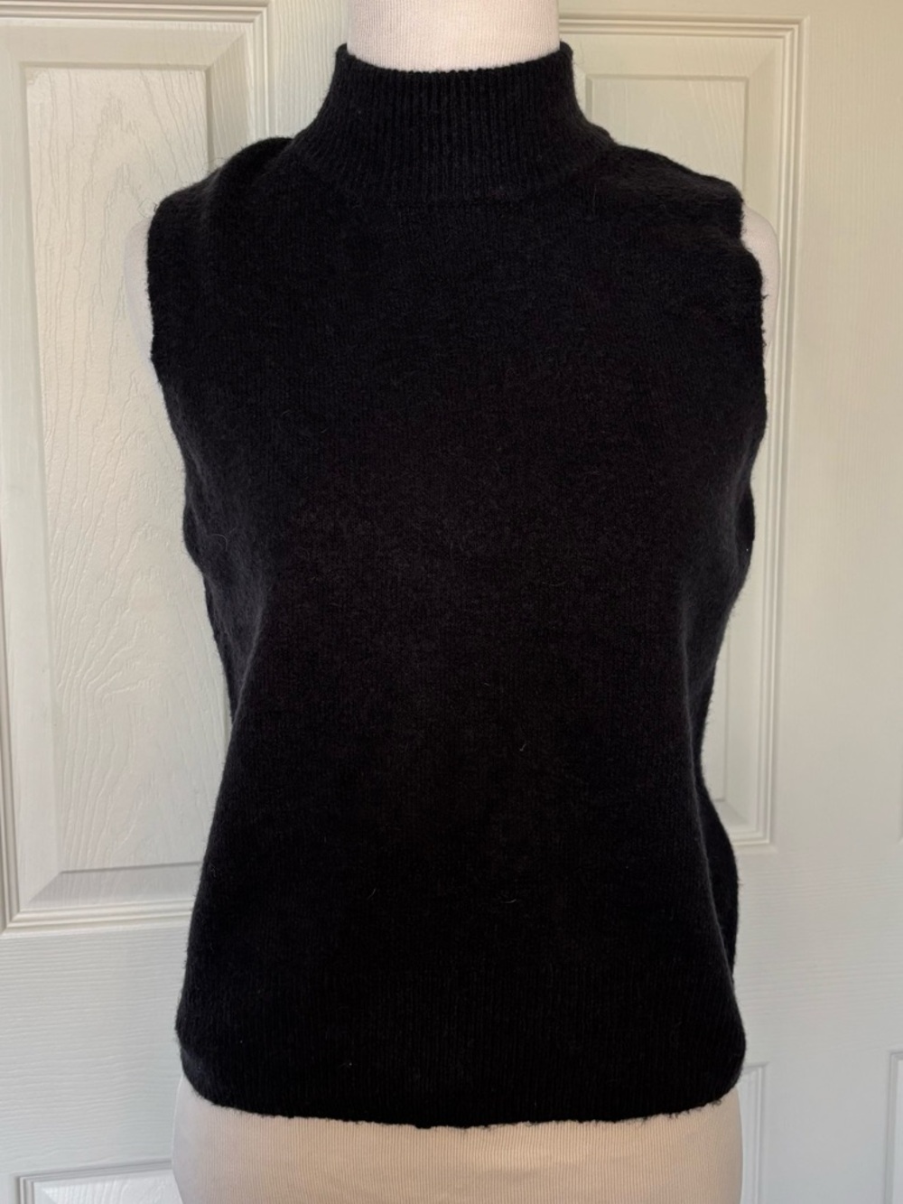 Tahari Black Sleeveless Mock Neck Sweater Vest